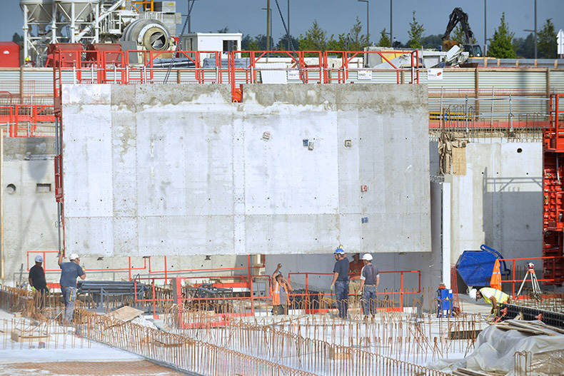 Formwork removal - Building ENS Paris-Saclay